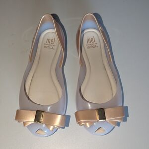 mel by Melissa Girls’s Gold Bow Peep-Toe Flats